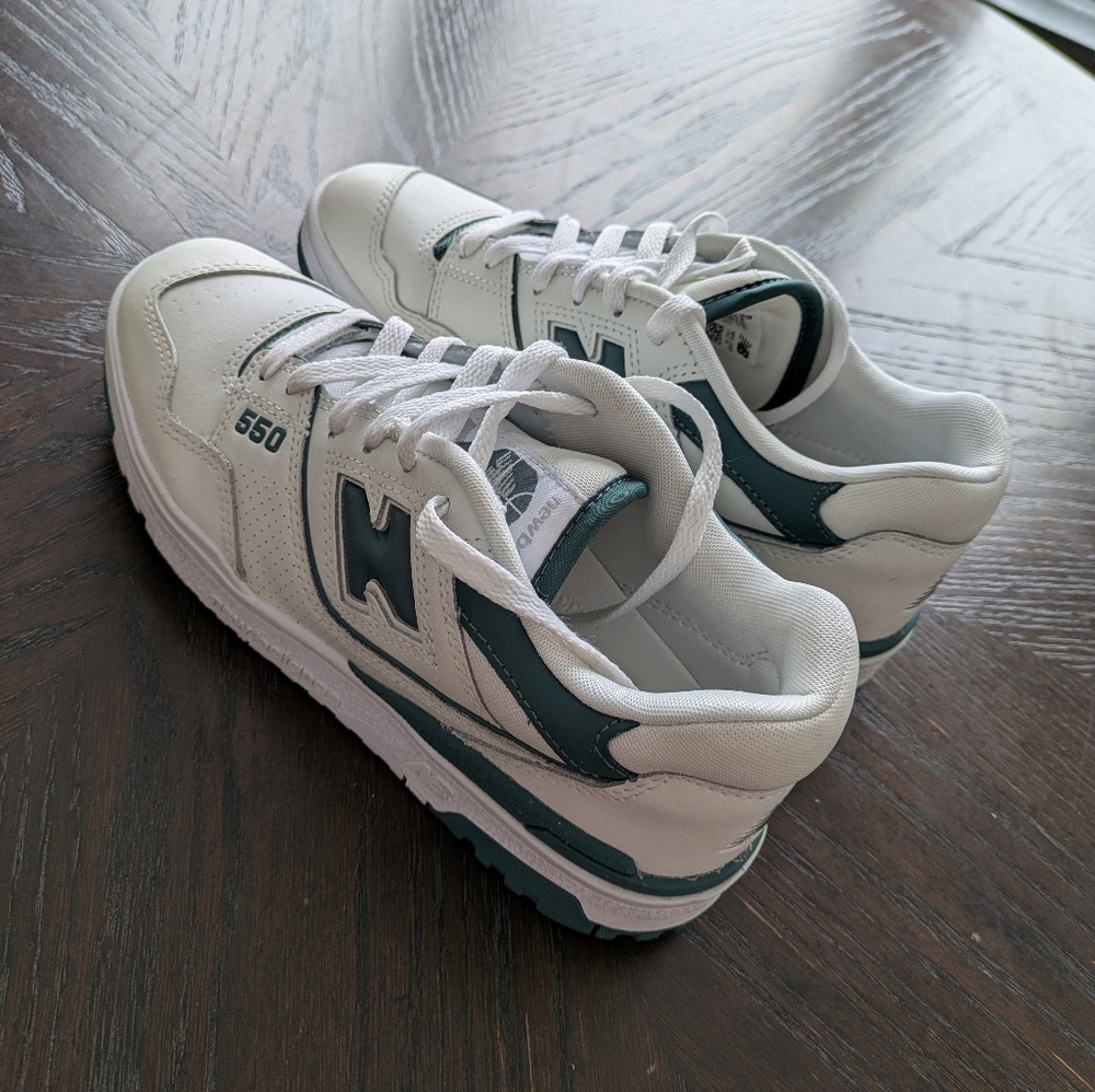Women's New Balance 550 in Reflection/New Spruce